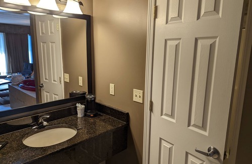 Birch Run Hotel | Budget-Friendly Days Inn by Wyndham Birch Run with Breakfast