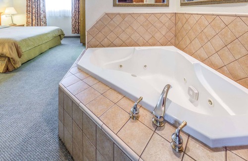 Salem Hotel | Comfortable Stay at Days Inn by Wyndham Black Bear
