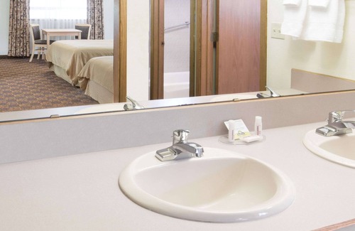 Salem Hotel | Comfortable Stay at Days Inn by Wyndham Black Bear