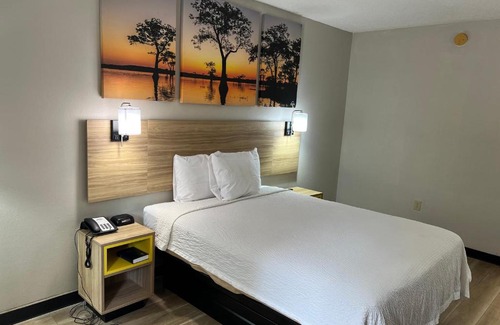 Blythewood Hotel | Pet-Friendly Days Inn by Wyndham Blythewood with Pool