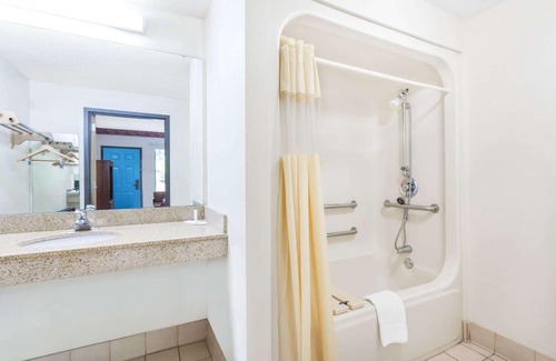 Blythewood Hotel | Pet-Friendly Days Inn by Wyndham Blythewood with Pool