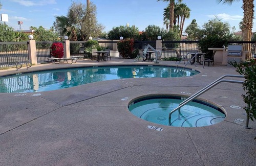 Blythe Hotel | Discover Days Inn by Wyndham Blythe: Pet-Friendly Retreat