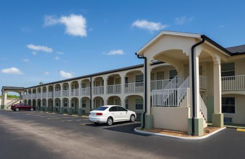 Bradenton Hotel | Pet-Friendly Days Inn by Wyndham with Oceanfront Views
