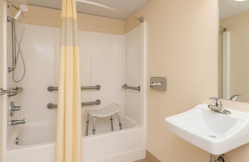 Bradenton Hotel | Convenient Days Inn by Wyndham Bradenton I-75 with Breakfast