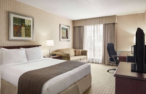 Brantford Hotel | Comfortable Days Inn by Wyndham Brantford with Breakfast