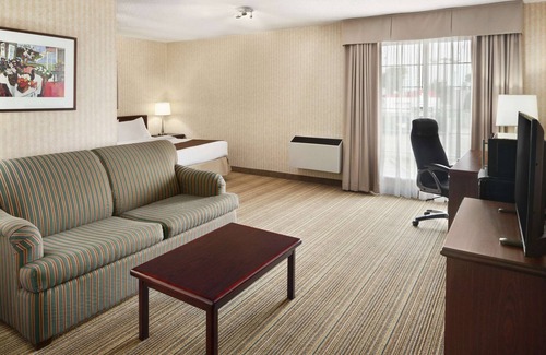 Brantford Hotel | Comfortable Days Inn by Wyndham Brantford with Breakfast