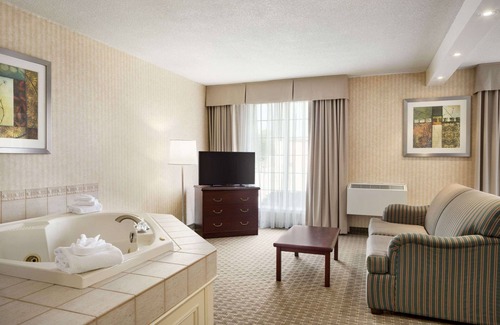 Brantford Hotel | Comfortable Days Inn by Wyndham Brantford with Breakfast