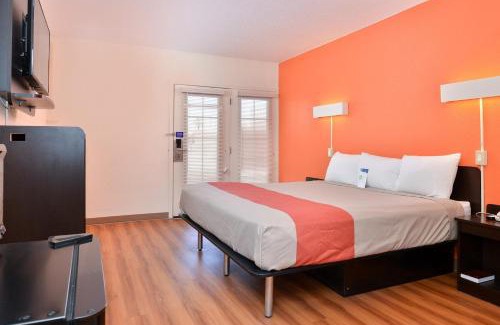 Brawley Hotel | Pet-Friendly Days Inn by Wyndham Brawley Awaits You