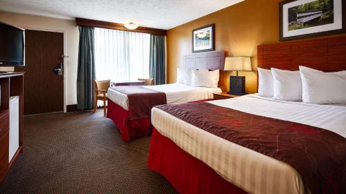 Breezewood Hotel | Pet-Friendly Days Inn by Wyndham Breezewood with Pool