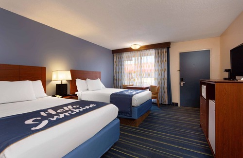 Breezewood Hotel | Comfortable Stay at Days Inn by Wyndham Breezewood