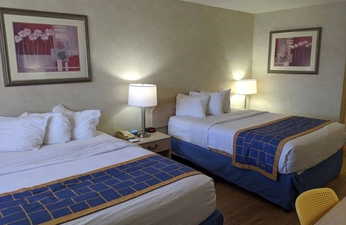 Bullhead City Hotel | Relaxing Days Inn by Wyndham Bullhead City with Spa & Pool