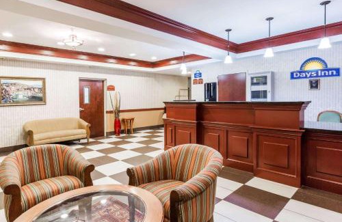 Hackettstown Hotel | Welcoming Days Inn by Wyndham Budd Lake with Hot Tub