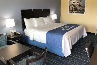 Charles Town Hotel | Pet-Friendly Retreat at Days Inn by Wyndham Charles Town