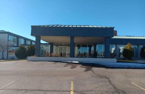 Colorado City Hotel | Pet-Friendly Days Inn with Ocean View & Pool in Colorado City