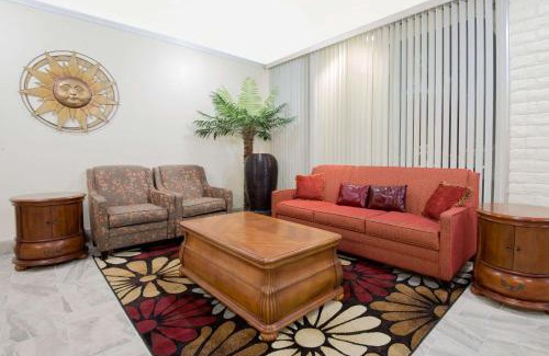 Colorado City Hotel | Pet-Friendly Days Inn with Ocean View & Pool in Colorado City