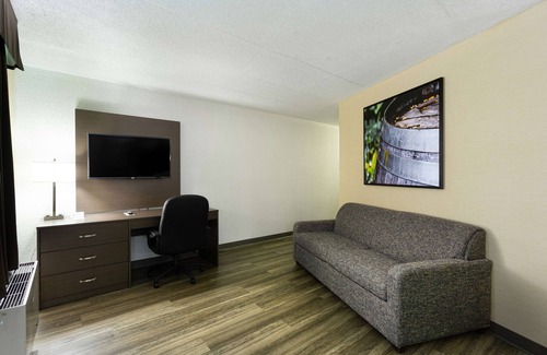 Fallsview Hotel | Affordable Comfort at Days Inn by Wyndham Fallsview