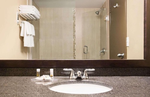 Montgomery Hotel | Pet Friendly Days Inn by Wyndham Calgary Northwest