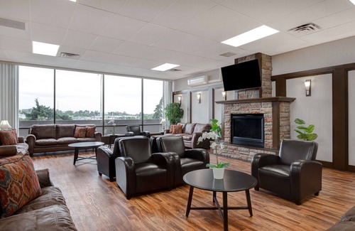 Southwest Calgary Hotel | Comfortable Stay at Days Inn by Wyndham Calgary South