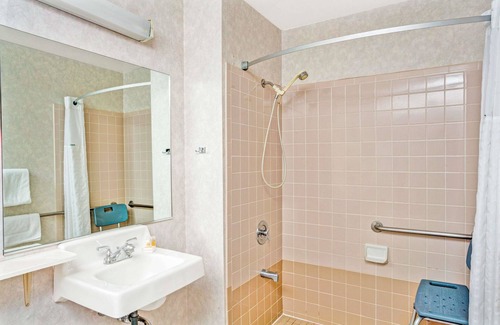 Carson City Hotel | Comfortable Days Inn by Wyndham Carson City with Spa and Breakfast