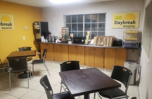 Carson City Hotel | Comfortable Days Inn by Wyndham Carson City with Spa and Breakfast