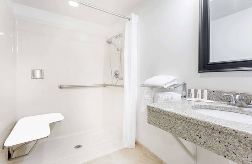 Cedar Falls Hotel | Budget-Friendly Days Inn by Wyndham Cedar Falls Plaza