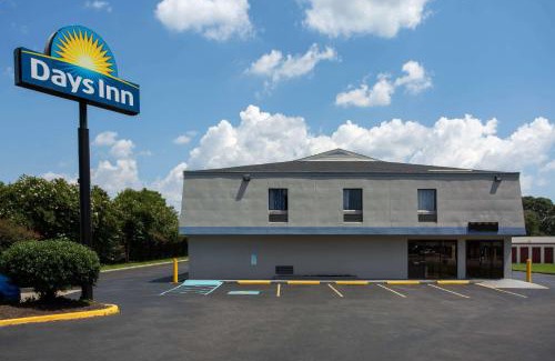 Chesapeake Hotel | Convenient Stay at Days Inn by Wyndham Chesapeake