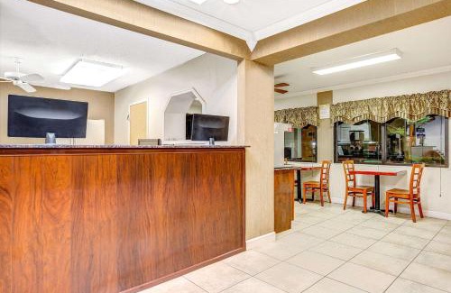 Chesapeake Hotel | Convenient Stay at Days Inn by Wyndham Chesapeake