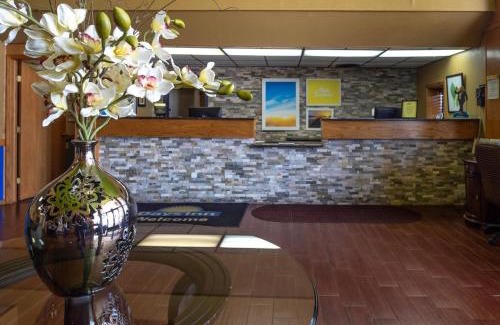 Clinton Hotel | Discover Comfort at Days Inn by Wyndham Clinton