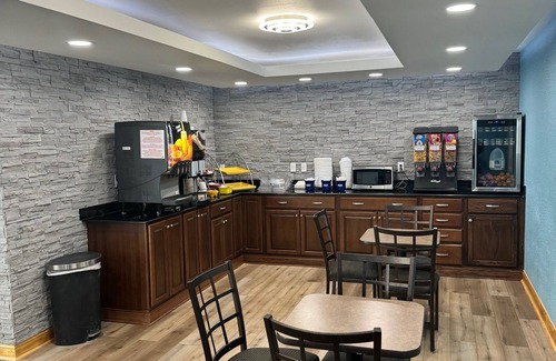 Cloverdale Hotel | Guest Rated 9.2: Days Inn by Wyndham Cloverdale Greencastle