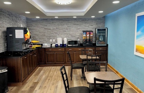 Cloverdale Hotel | Guest Rated 9.2: Days Inn by Wyndham Cloverdale Greencastle