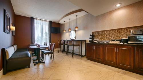 Columbia Hotel | Comfortable Days Inn by Wyndham Columbia, Pet-Friendly Stay