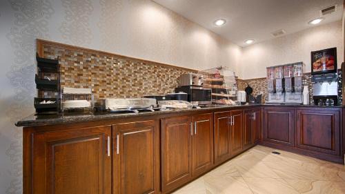 Columbia Hotel | Comfortable Days Inn by Wyndham Columbia, Pet-Friendly Stay