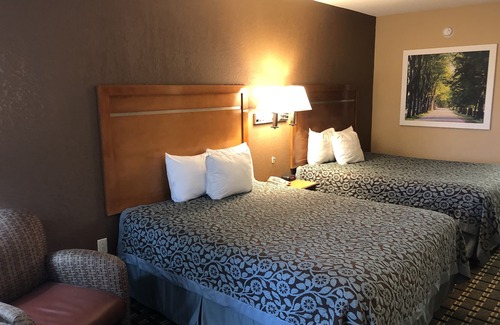 Columbus Hotel | Convenient Stays at Days Inn by Wyndham Columbus