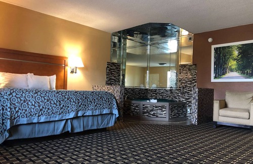 Columbus Hotel | Convenient Stays at Days Inn by Wyndham Columbus