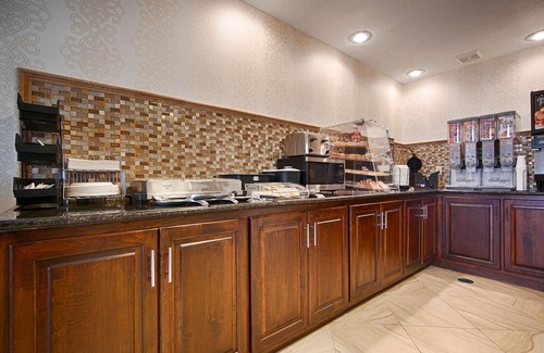 Columbia Hotel | Family-Friendly Days Inn by Wyndham Columbia, KY with Pool