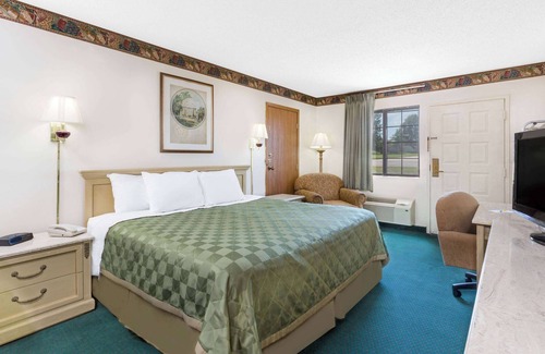 Concordia Hotel | Relaxing Days Inn by Wyndham Concordia with Pool & Breakfast