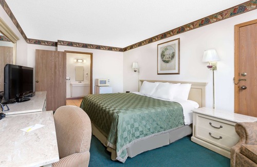 Concordia Hotel | Relaxing Days Inn by Wyndham Concordia with Pool & Breakfast