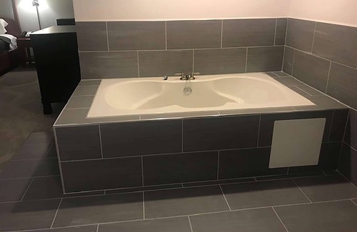 Conneaut Hotel | Comfortable Days Inn by Wyndham Conneaut with Breakfast & Dining