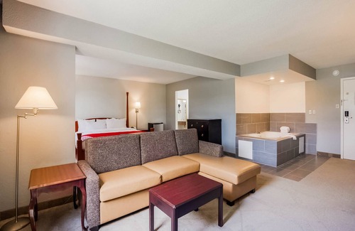 Conneaut Hotel | Comfortable Days Inn by Wyndham Conneaut with Breakfast & Dining