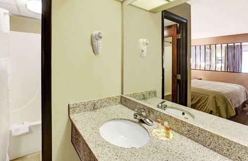 Conover Hotel | Comfortable Stay at Days Inn by Wyndham Conover-Hickory
