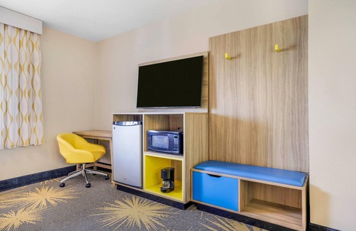 Cortez Hotel | Comfortable Days Inn by Wyndham Cortez with Pool & Breakfast