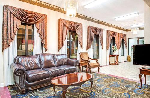 Covington Hotel | Family-Friendly Days Inn by Wyndham Covington with Pool Access