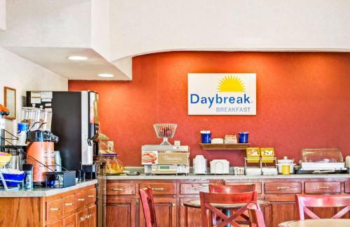 Covington Hotel | Family-Friendly Days Inn by Wyndham Covington with Pool Access