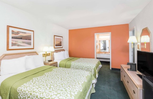 Deming Hotel | Comfortable Stay at Days Inn by Wyndham Deming with Pool