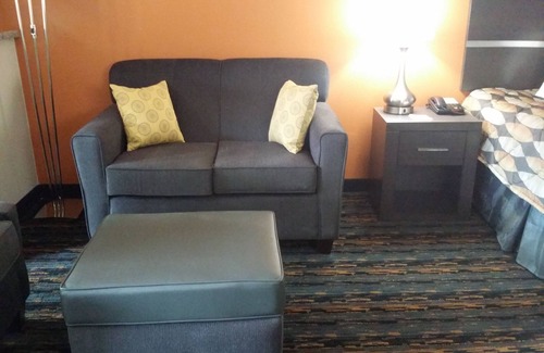 Dilley Hotel | Guest Rated Days Inn by Wyndham Dilley with Spa & Breakfast