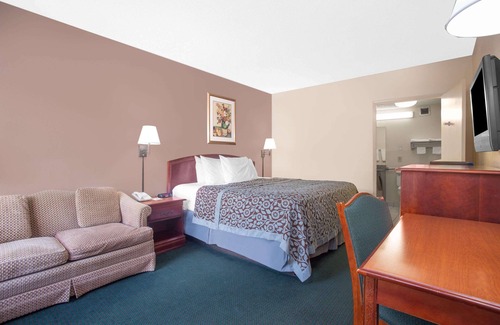 Dublin Hotel | Family-Friendly Days Inn by Wyndham Dublin GA with Pool