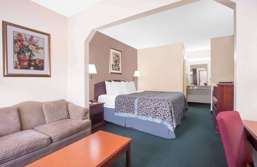 Dublin Hotel | Family-Friendly Days Inn by Wyndham Dublin GA with Pool