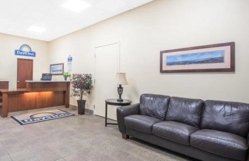 Endion Hotel | Pet-Friendly Days Inn by Wyndham Duluth Lakewalk Retreat