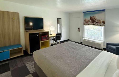 Niceville Hotel | Budget-Friendly Quality Inn Near Eglin AFB with Pool