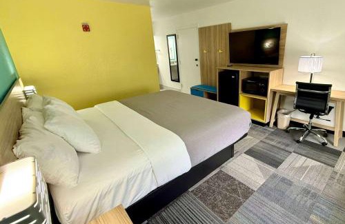 Niceville Hotel | Budget-Friendly Quality Inn Near Eglin AFB with Pool